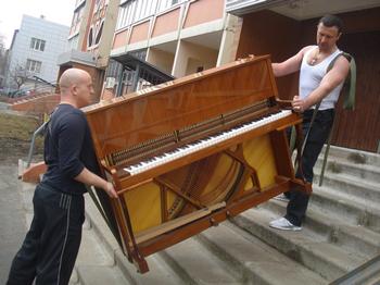 доставка пианино и фортепиано в Киеве